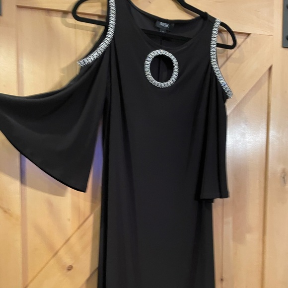 Dresses & Skirts - NWOT MSK black dress